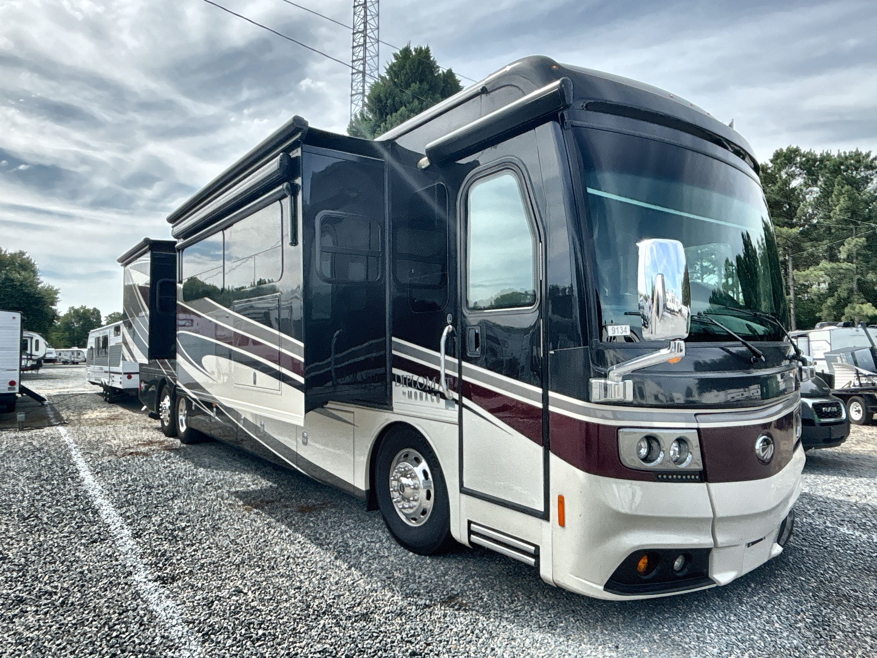 2017 Monaco DIPLOMAT 43Q in hope mills NC