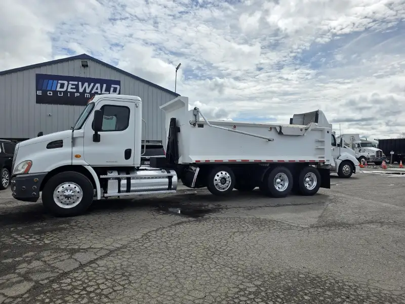 2013 FREIGHTLINER CASCADIA 113