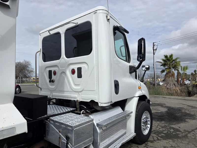 2013 FREIGHTLINER CASCADIA 113