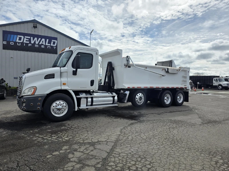 2013 FREIGHTLINER CASCADIA 113