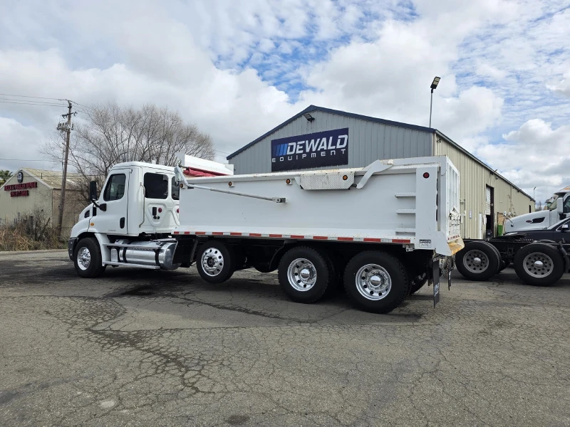 2013 FREIGHTLINER CASCADIA 113