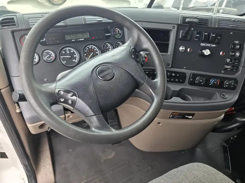 2013 FREIGHTLINER CASCADIA 113