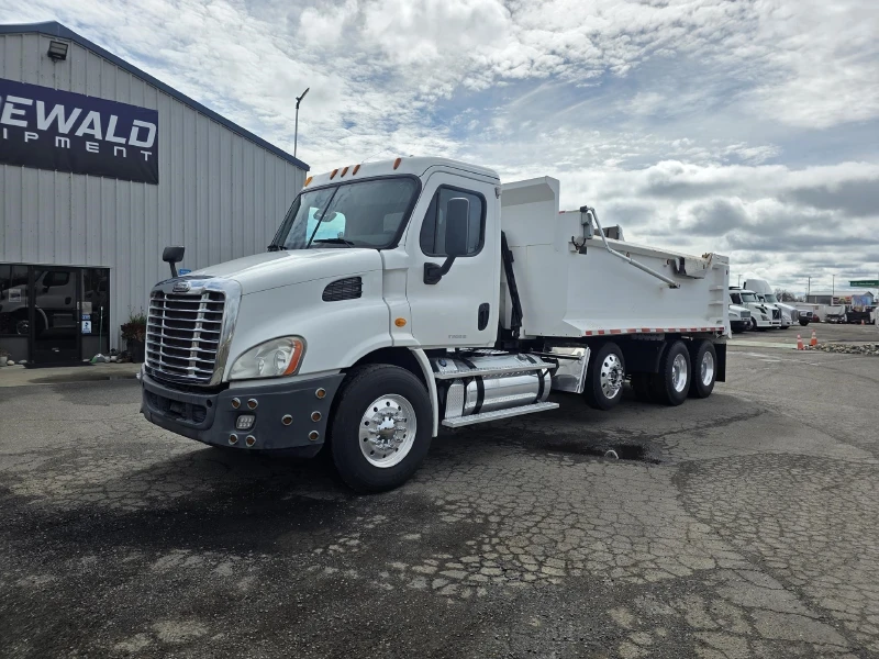 2013 FREIGHTLINER CASCADIA 113