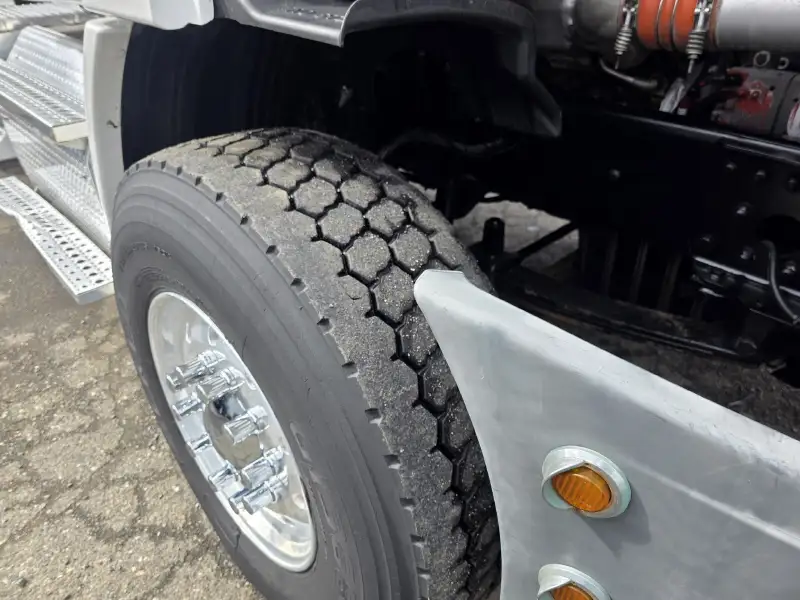 2013 FREIGHTLINER CASCADIA 113