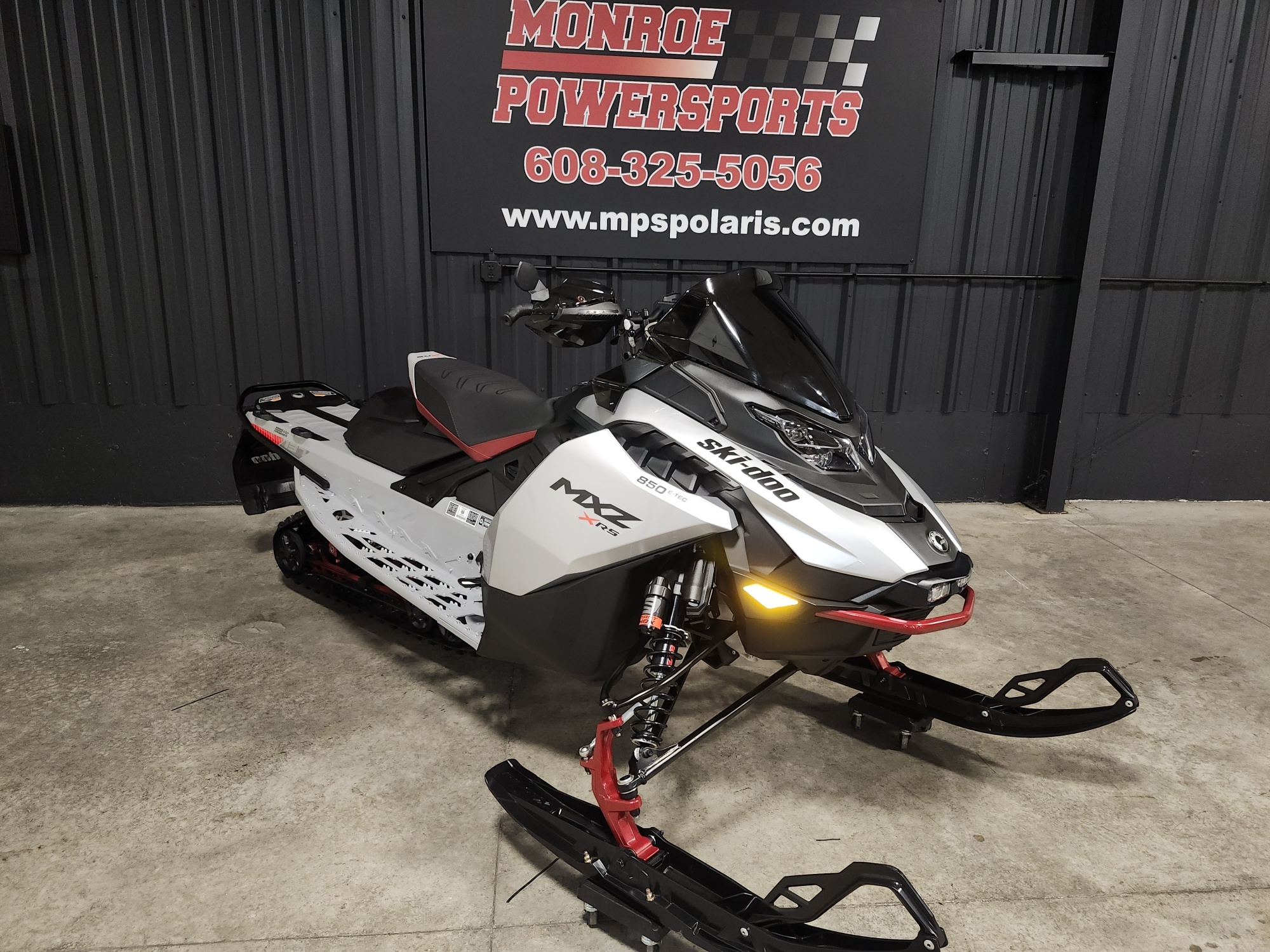 2024 Ski-Doo MXZ XRS 137 SILVER 850 ETEC in monroe WI