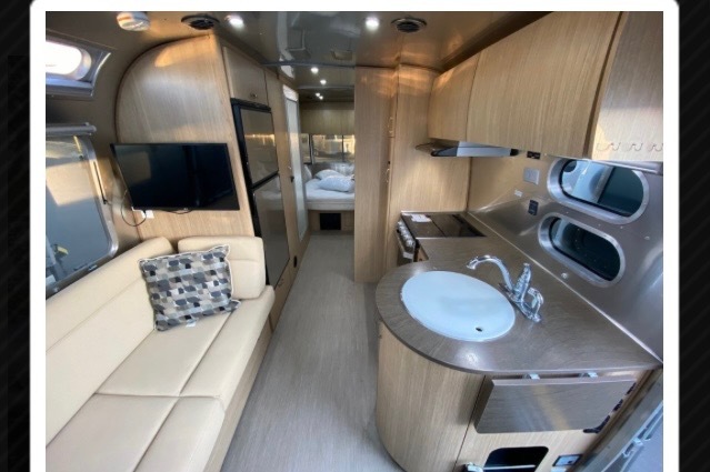 2020 Airstream FLYING CLOUD 25FB QUEEN in baldwin city KS