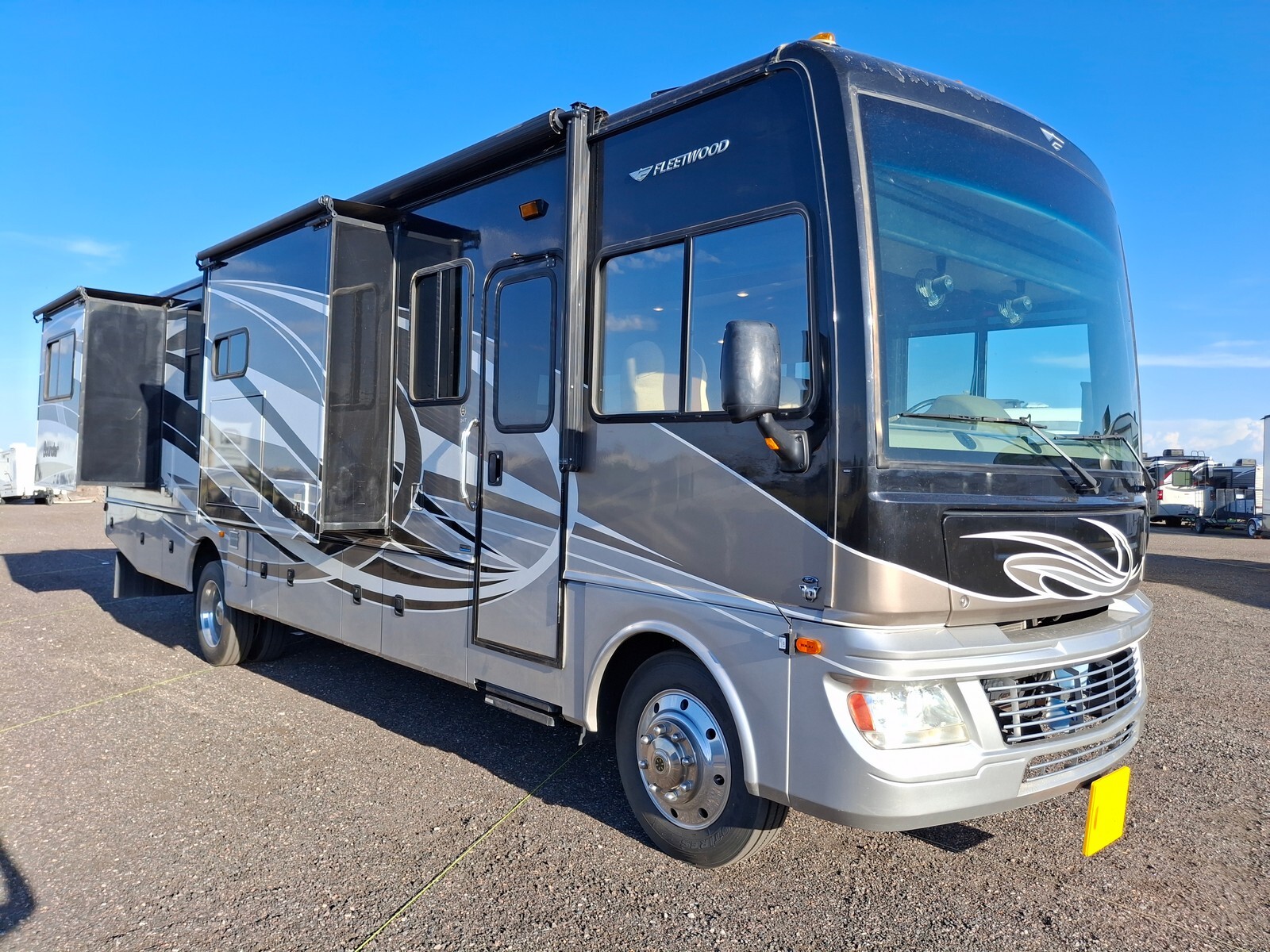 2015 Fleetwood BOUNDER 34T in golden CO