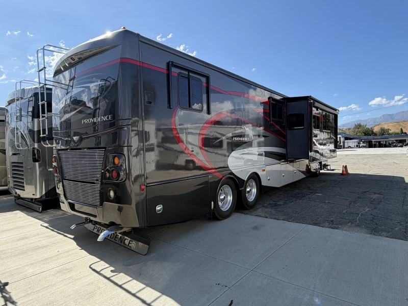2012 Freightliner Providence 42P XCM Chassis