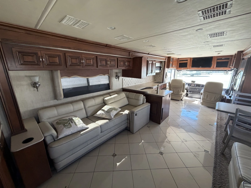 2012 Freightliner Providence 42P XCM Chassis