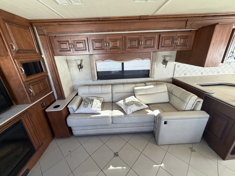 2012 Freightliner Providence 42P XCM Chassis