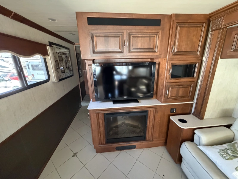 2012 Freightliner Providence 42P XCM Chassis
