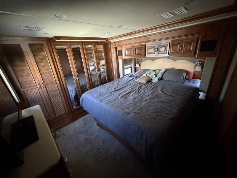 2012 Freightliner Providence 42P XCM Chassis