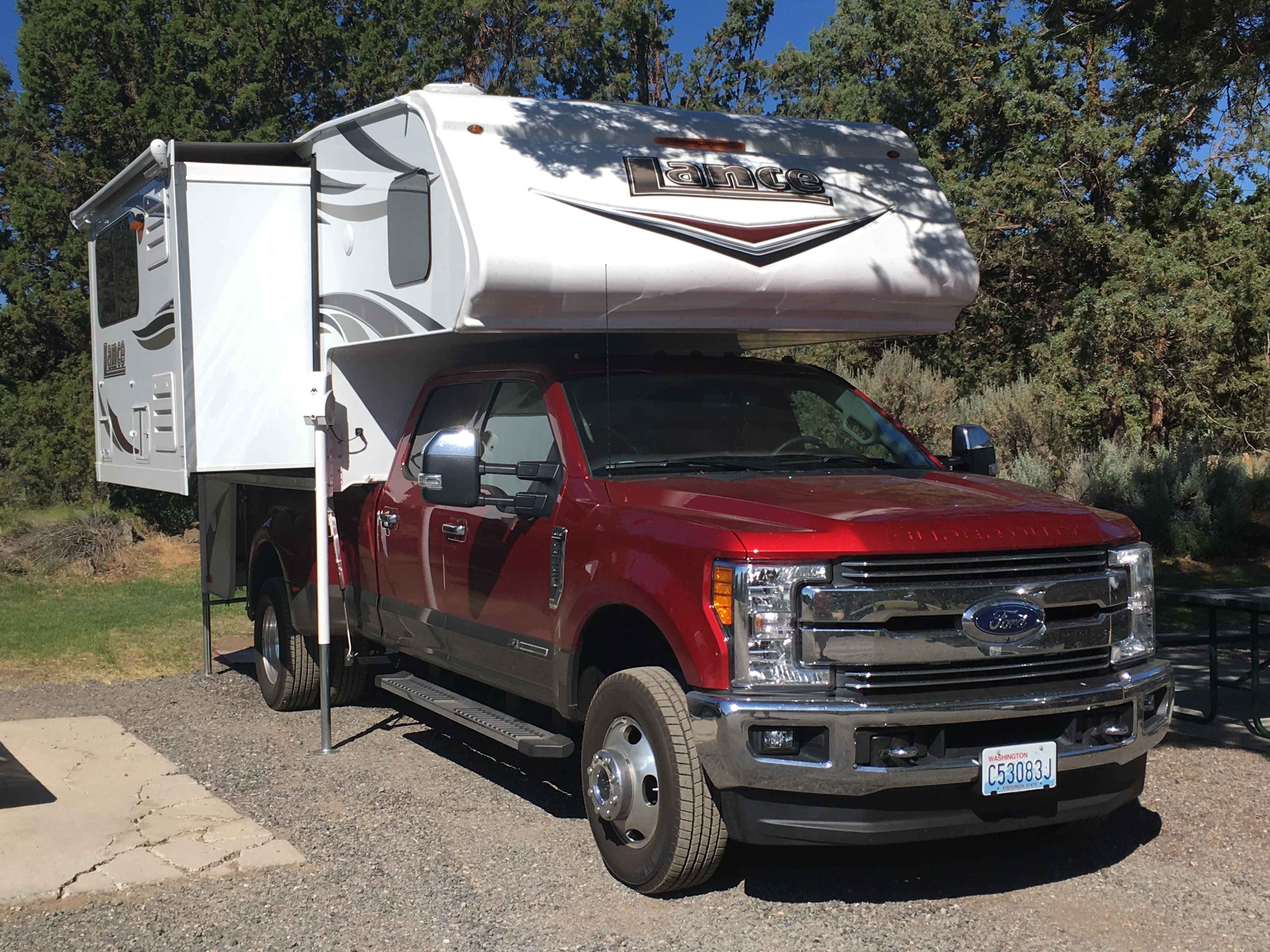 2017 Lance 995 LONG BED RV