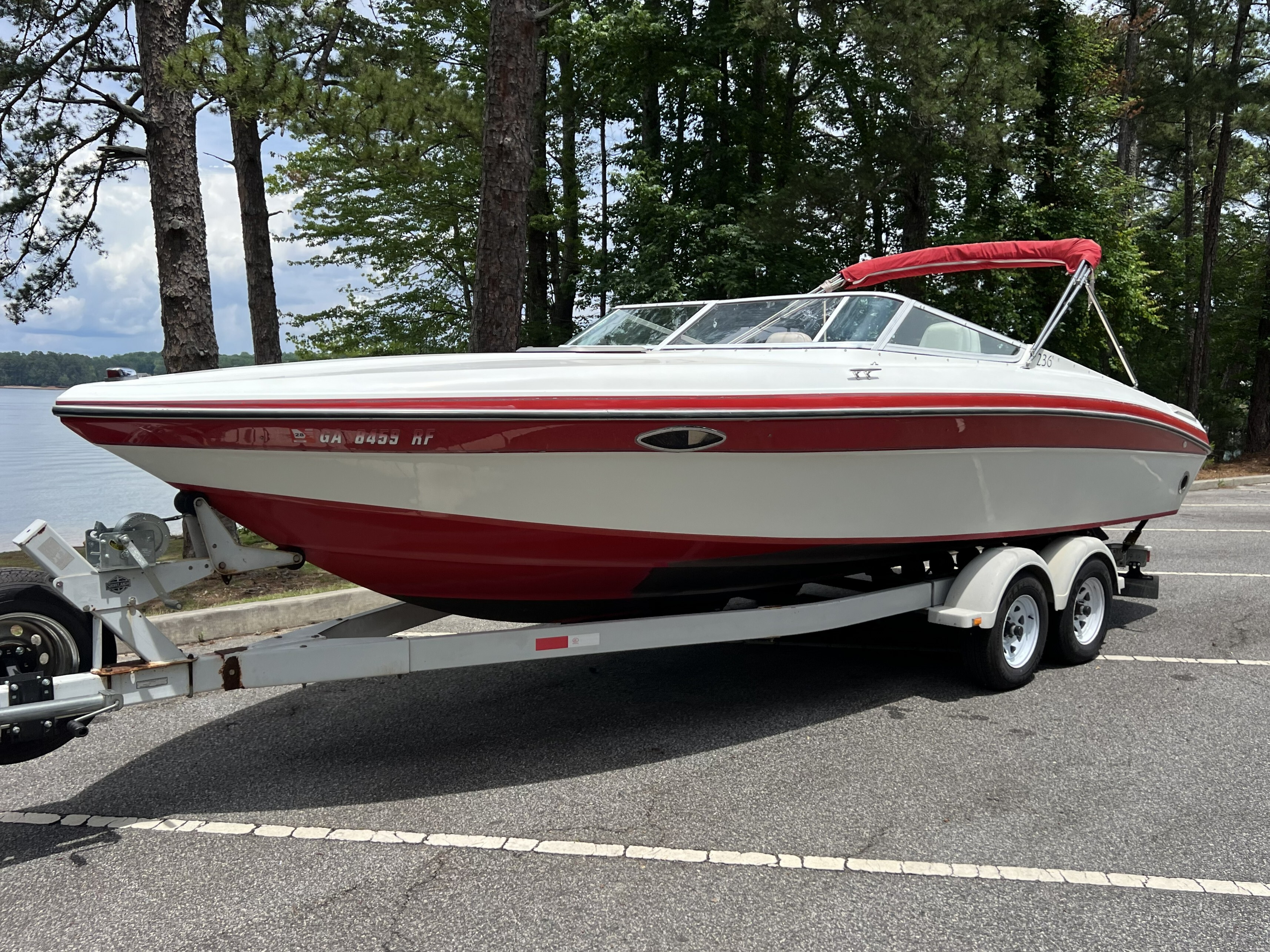 1991 Rinker 230 EXPRESS CRUISER Ski and Wakeboard Boat boat