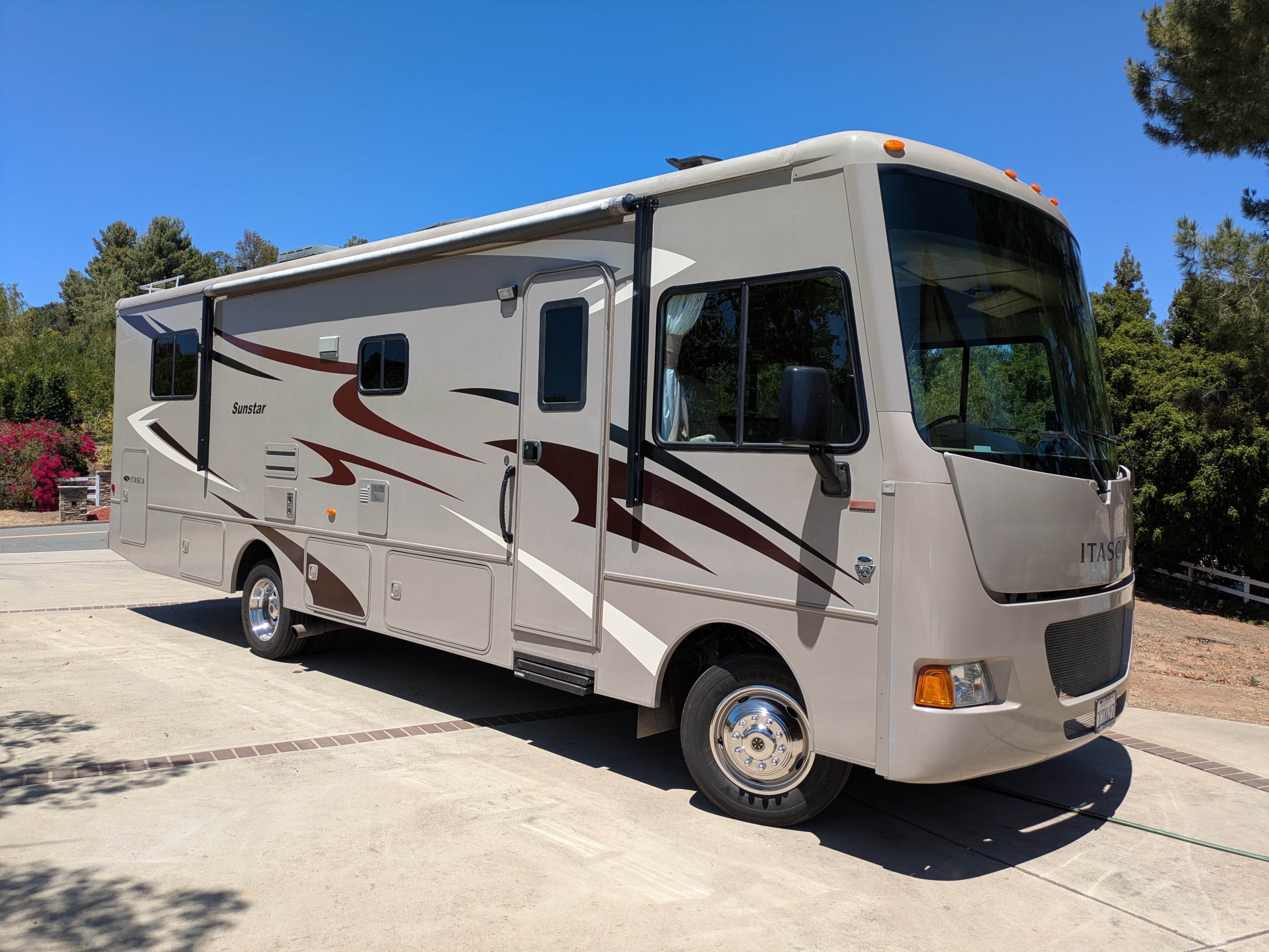 2014 Itasca SUNSTAR 31KE RV