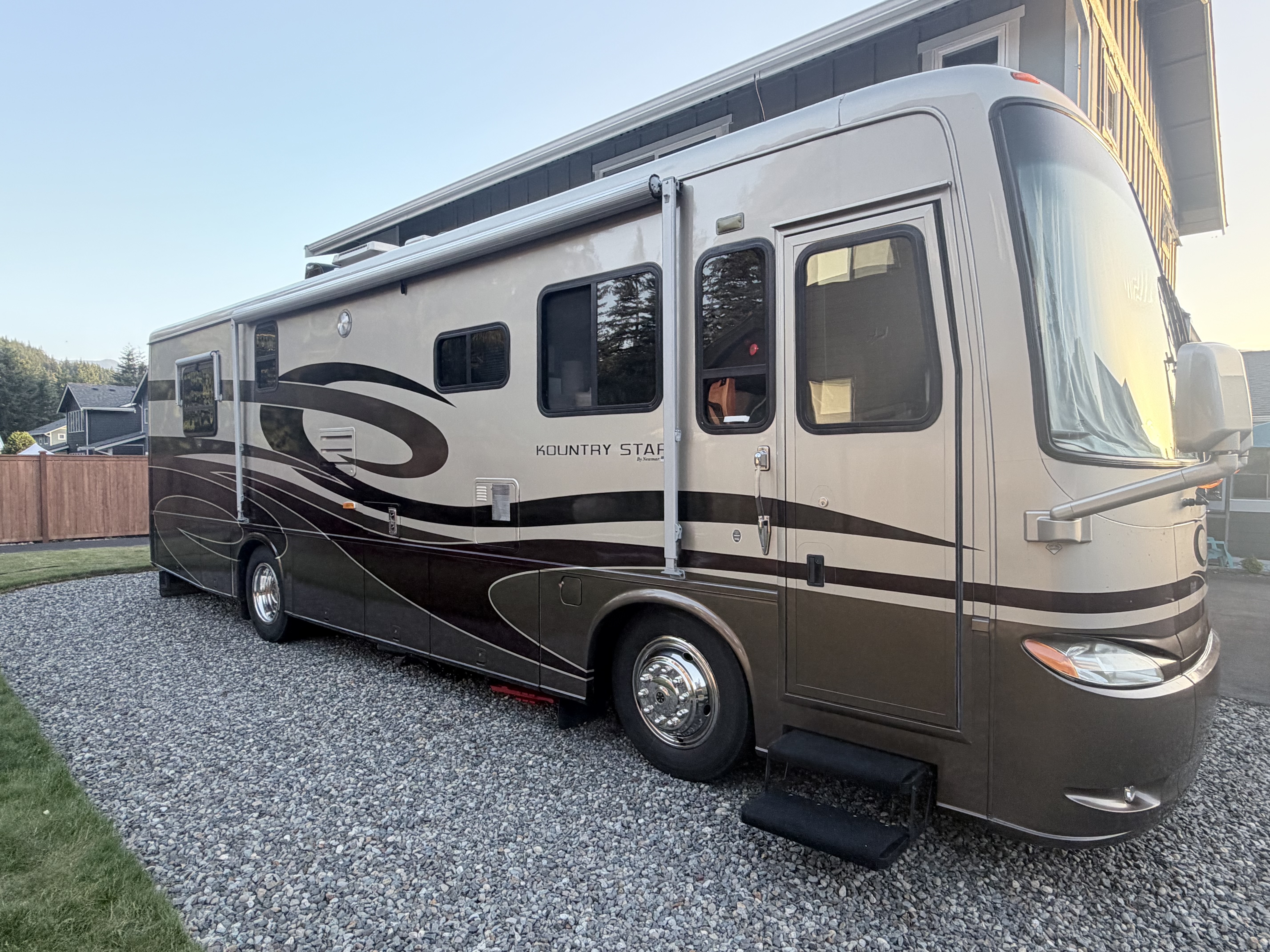 2005 Newmar KOUNTRY STAR 3354 in north bend WA