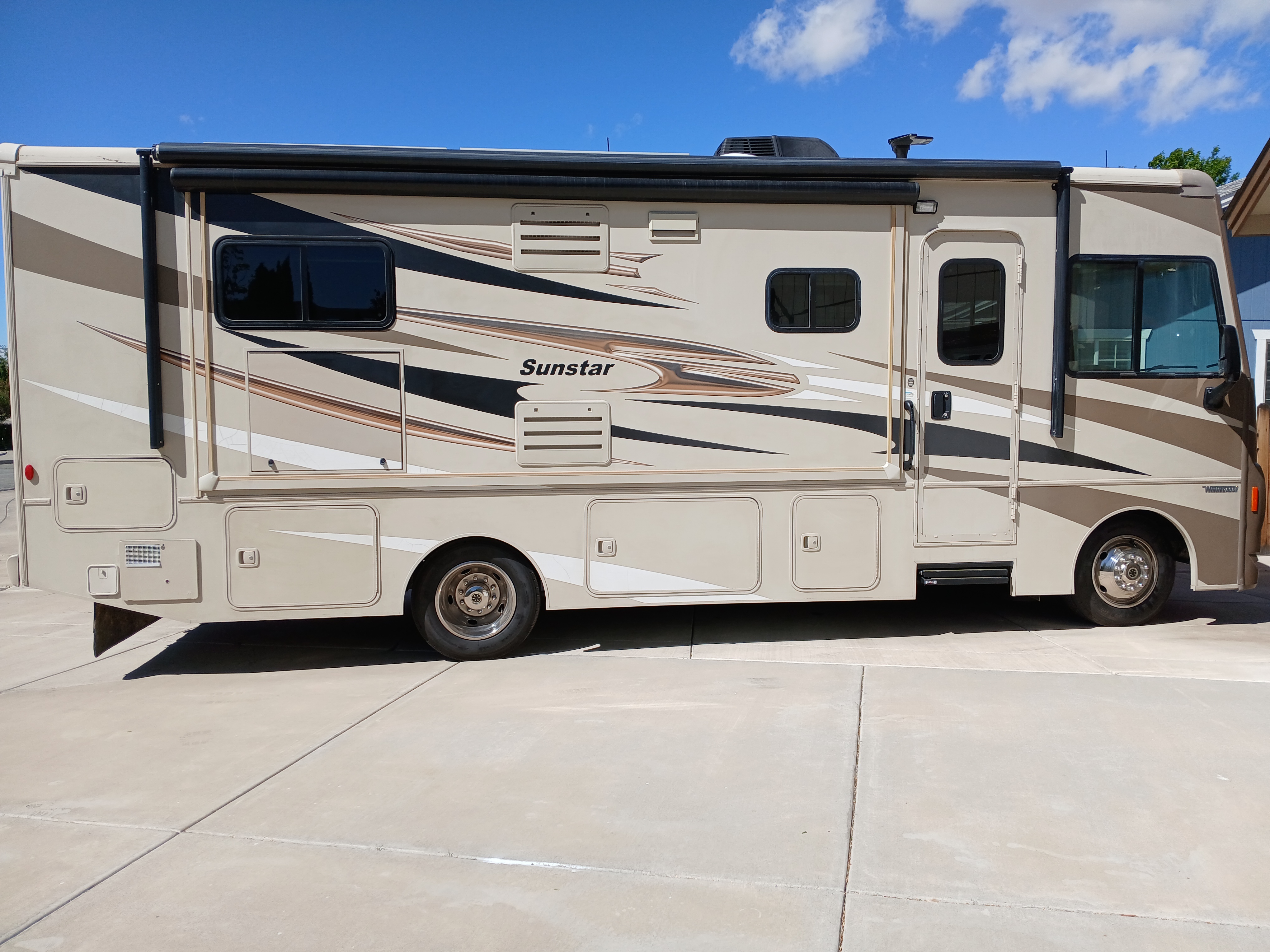 2015 Winnebago ITASCA SUNSTAR 27N RV