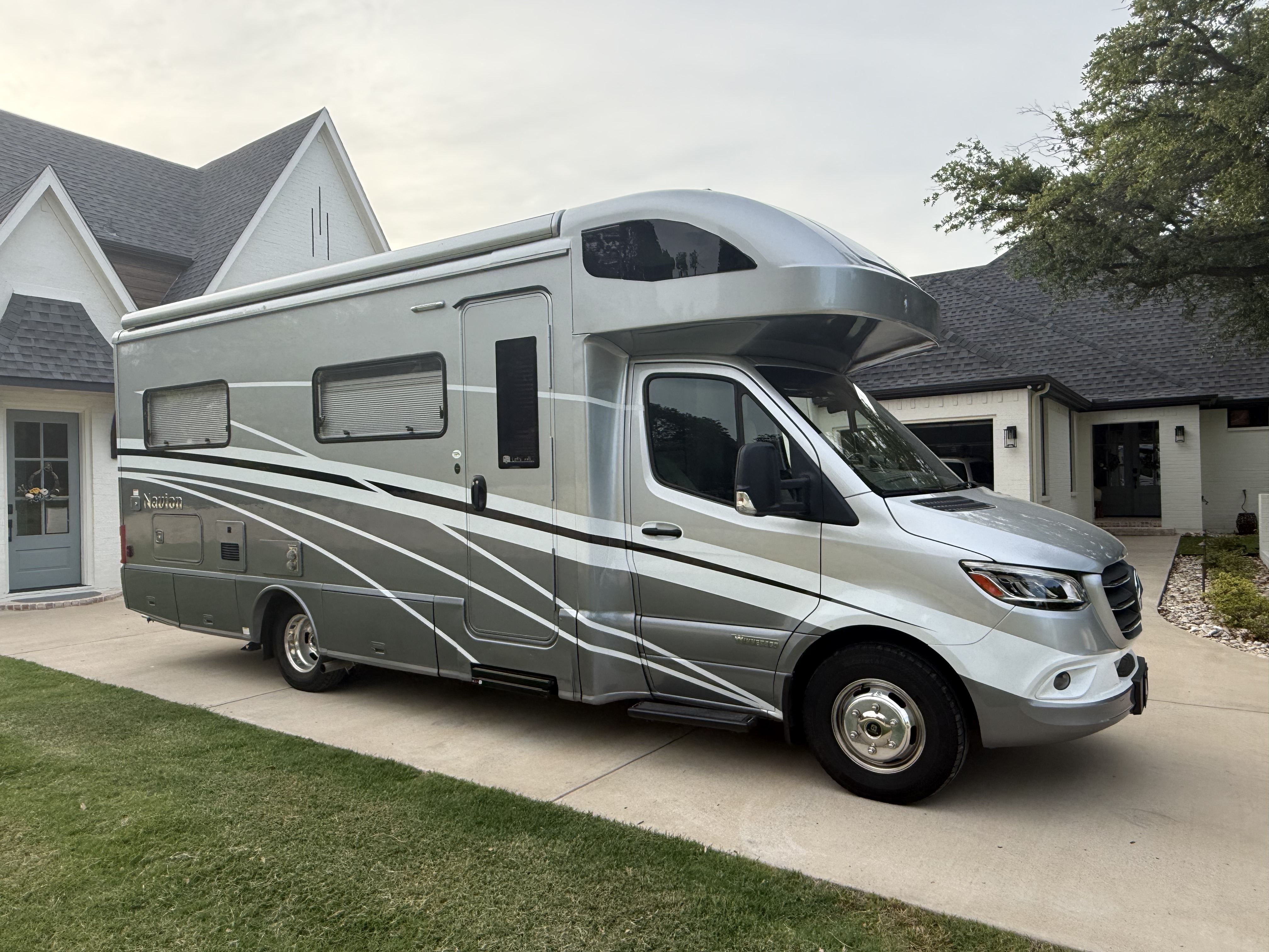 2020 Winnebago NAVION 24J RV