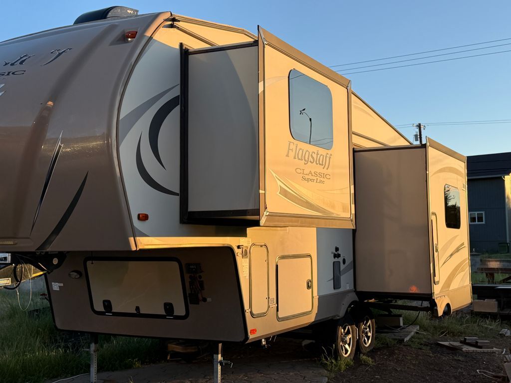 2017 Forest River Flagstaff Classic Super Lite 8524RLBS in cobb CA
