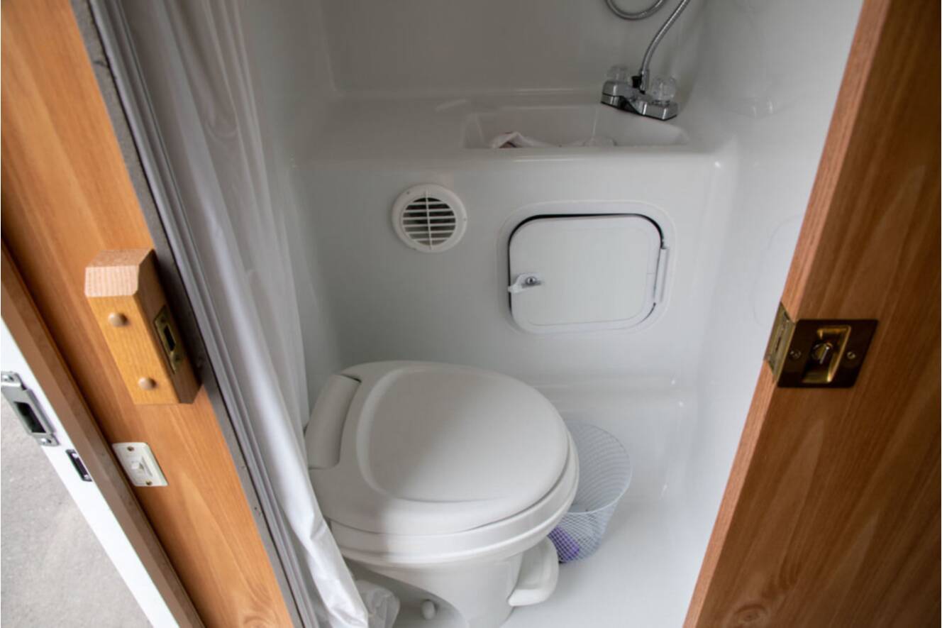 A photo of this 2011 Northland Campers POLAR 990 BASIC