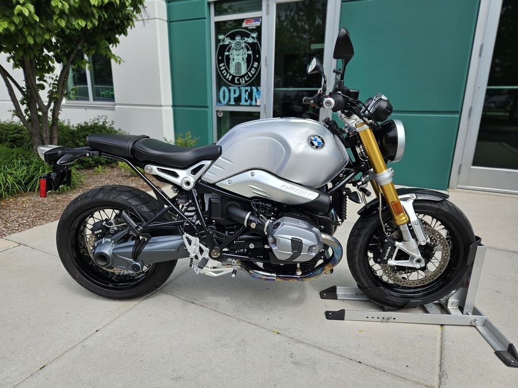2016 BMW R nine T in Romeoville, IL