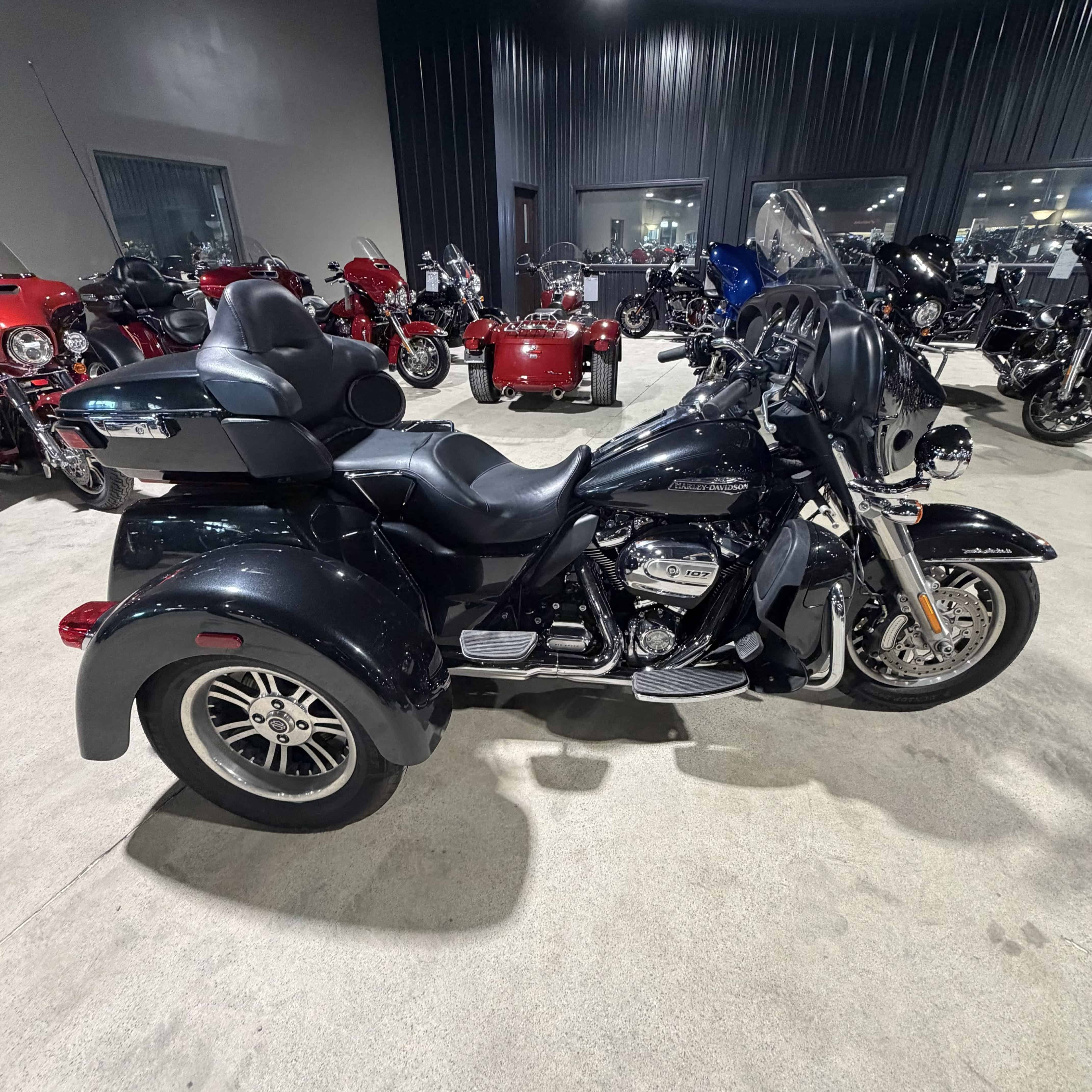 2018 Harley-Davidson Tri Glide Ultra ULTRA CLASSIC in Fremont, OH