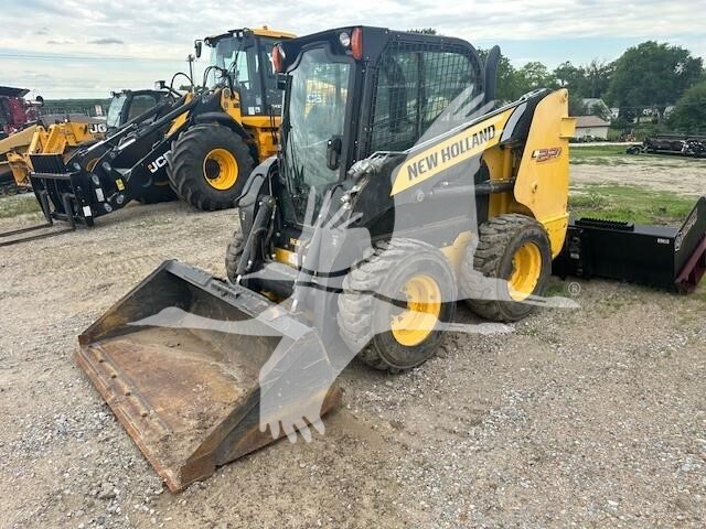 2015 NEW HOLLAND L221 in Hebron, NE