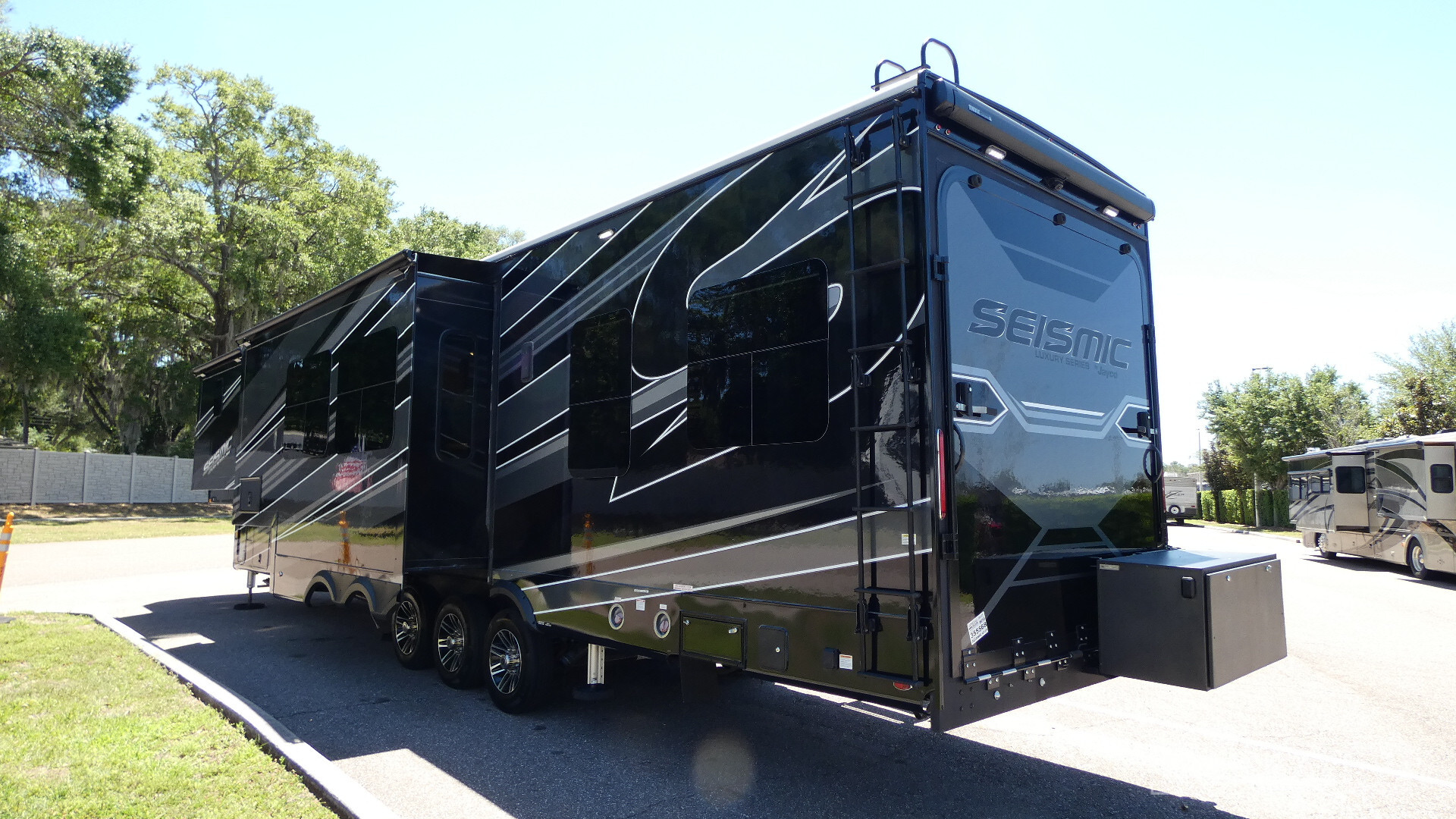 2023 Jayco SEISMIC 4113 in dover FL