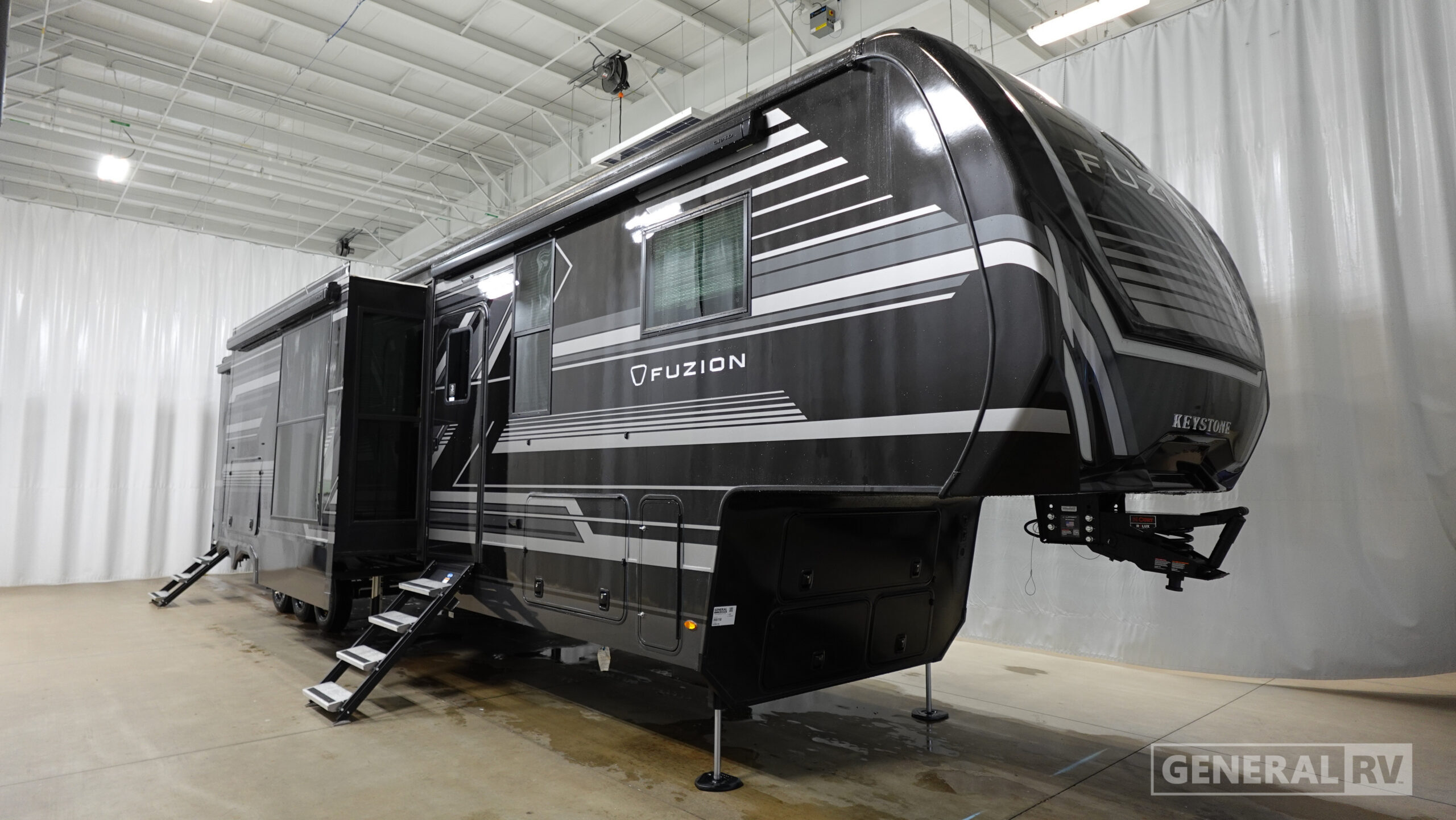 2026 Keystone FUZION 432 Fifth Wheel Toy Hauler RV