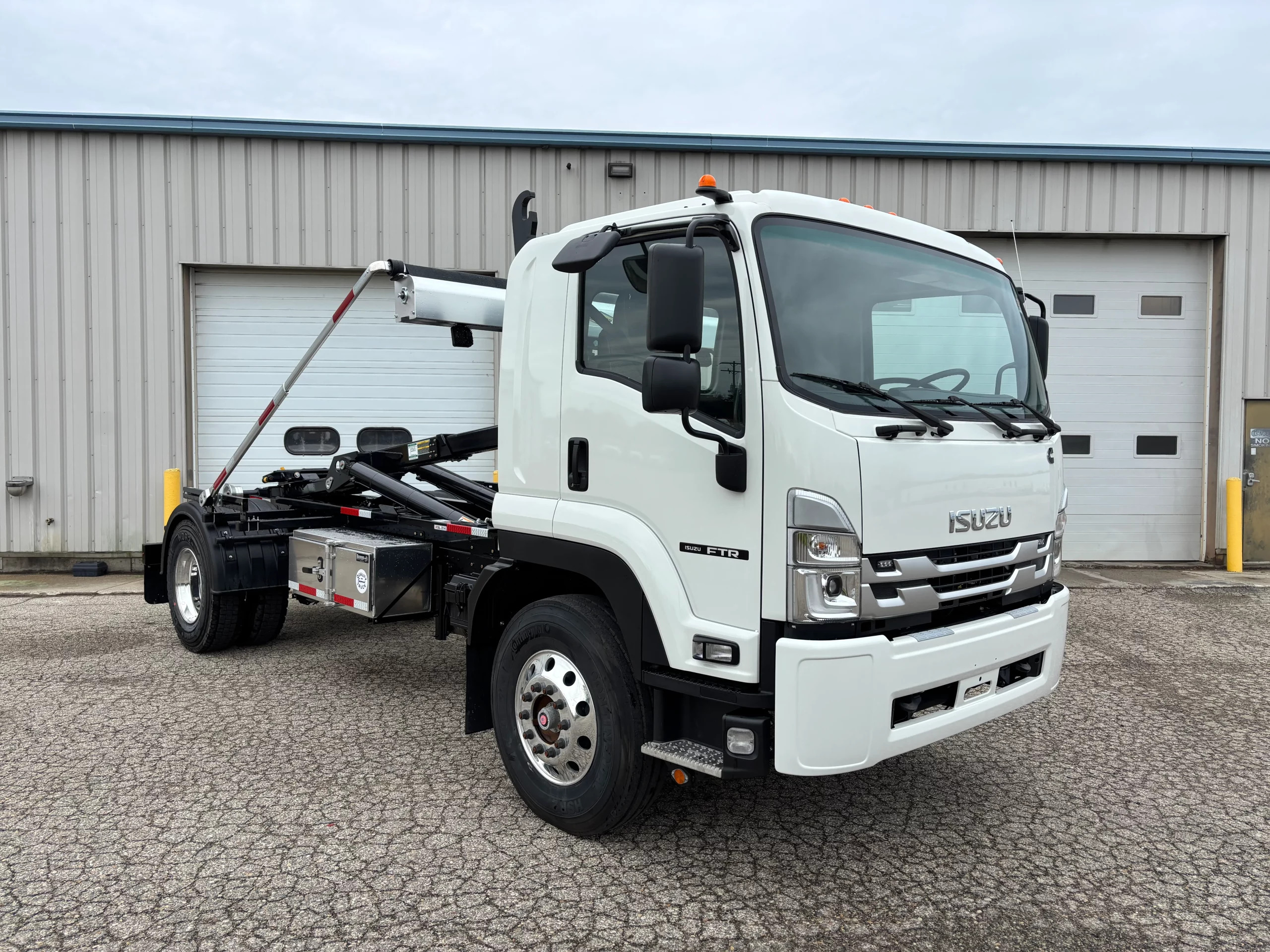 2025 ISUZU FTR in Clare, MI