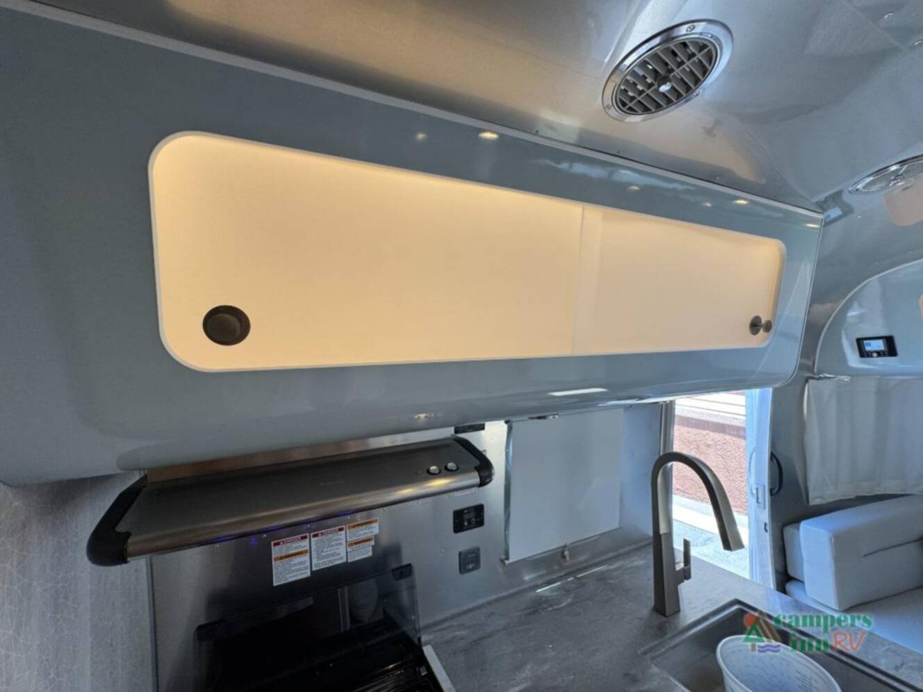A photo of this 2026 Airstream International 25FBT