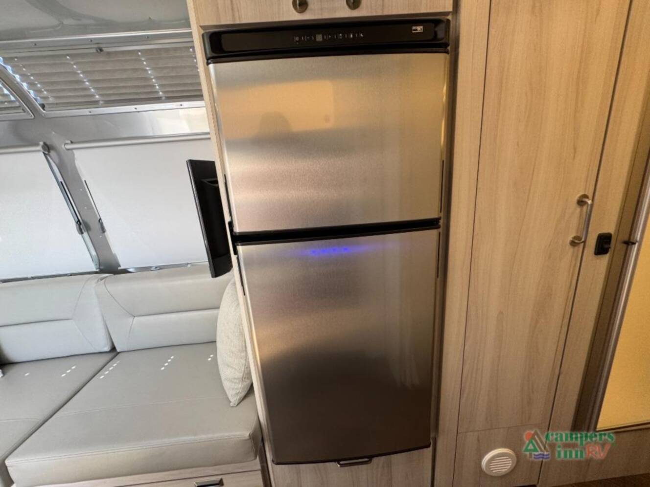 A photo of this 2026 Airstream International 25FBT