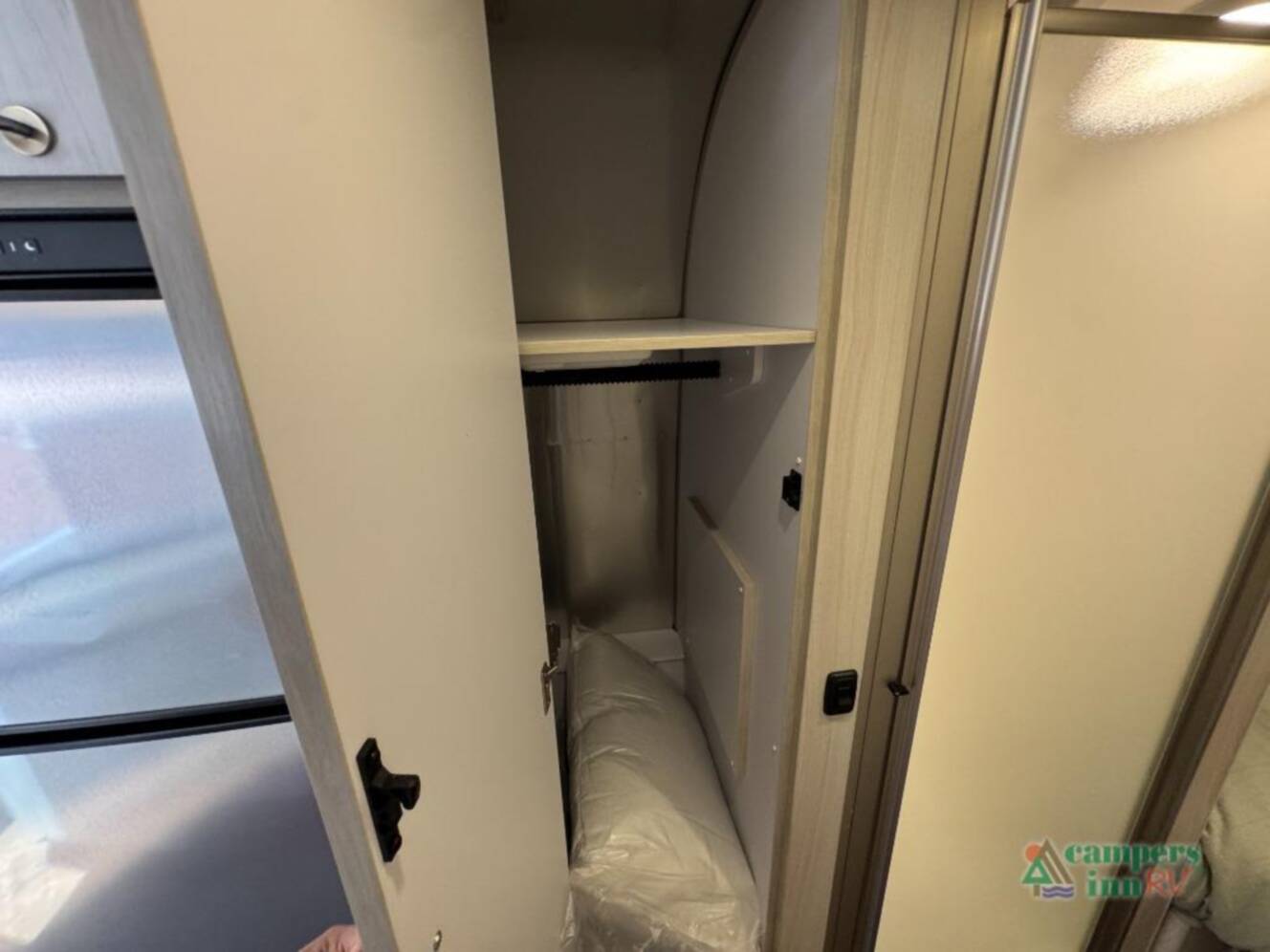A photo of this 2026 Airstream International 25FBT