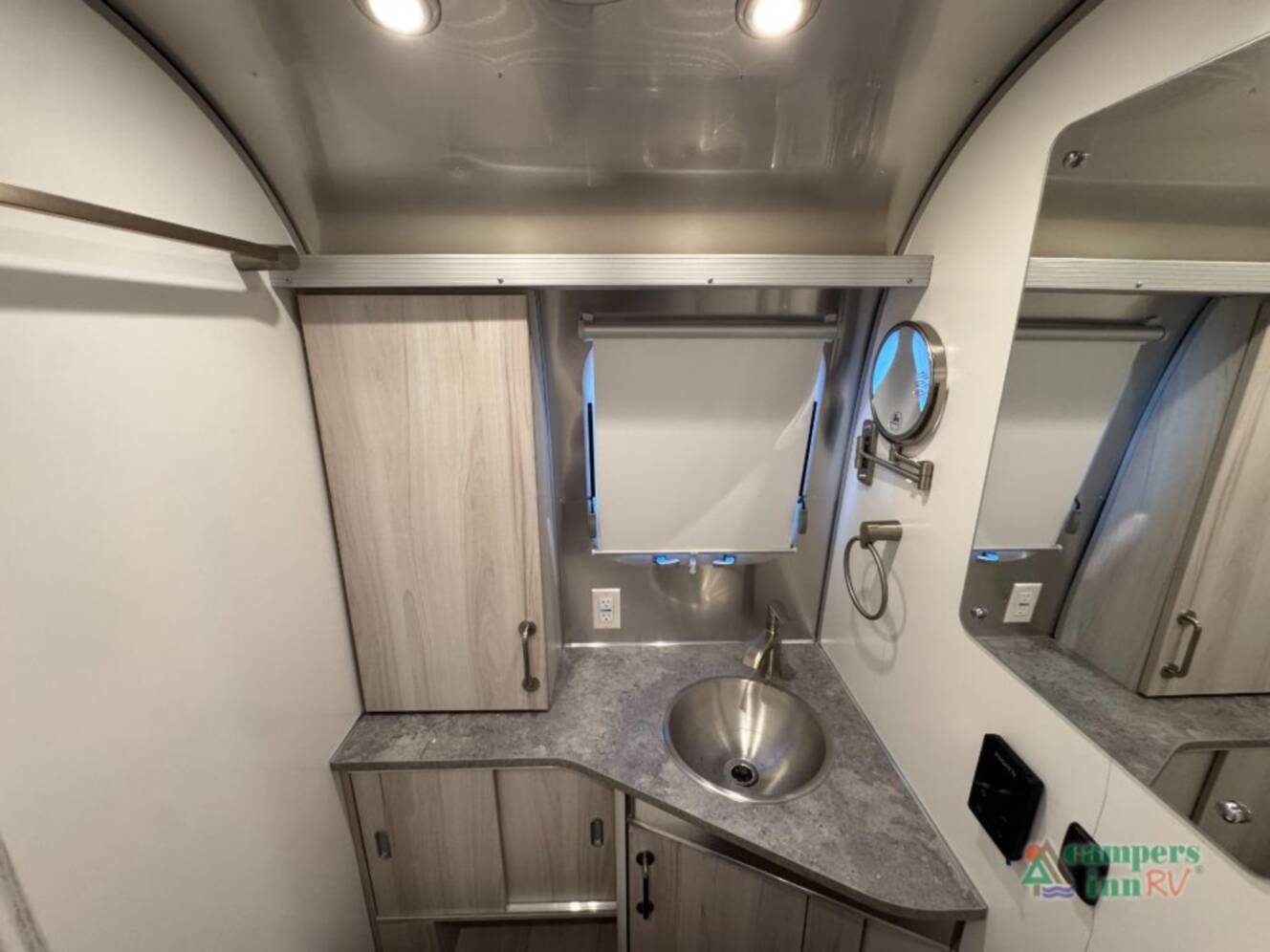 A photo of this 2026 Airstream International 25FBT