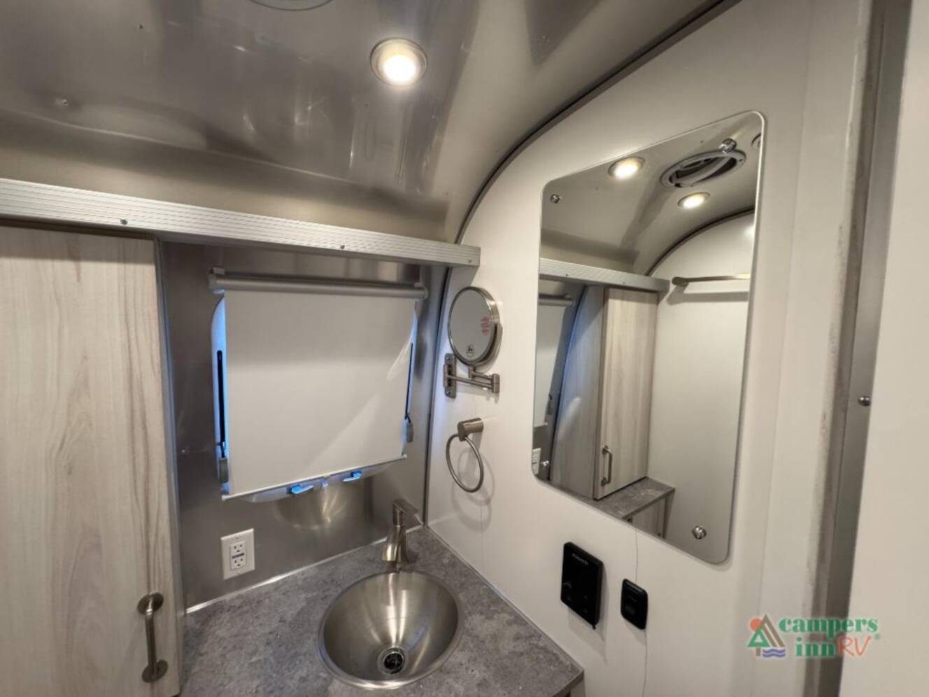 A photo of this 2026 Airstream International 25FBT