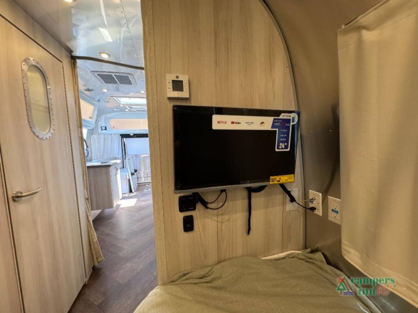 A photo of this 2026 Airstream International 25FBT