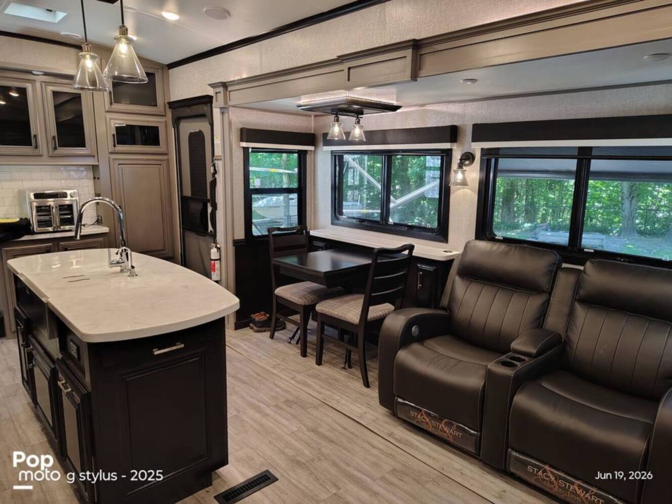 A photo of this 2022 Jayco Pinnacle 36SSWS