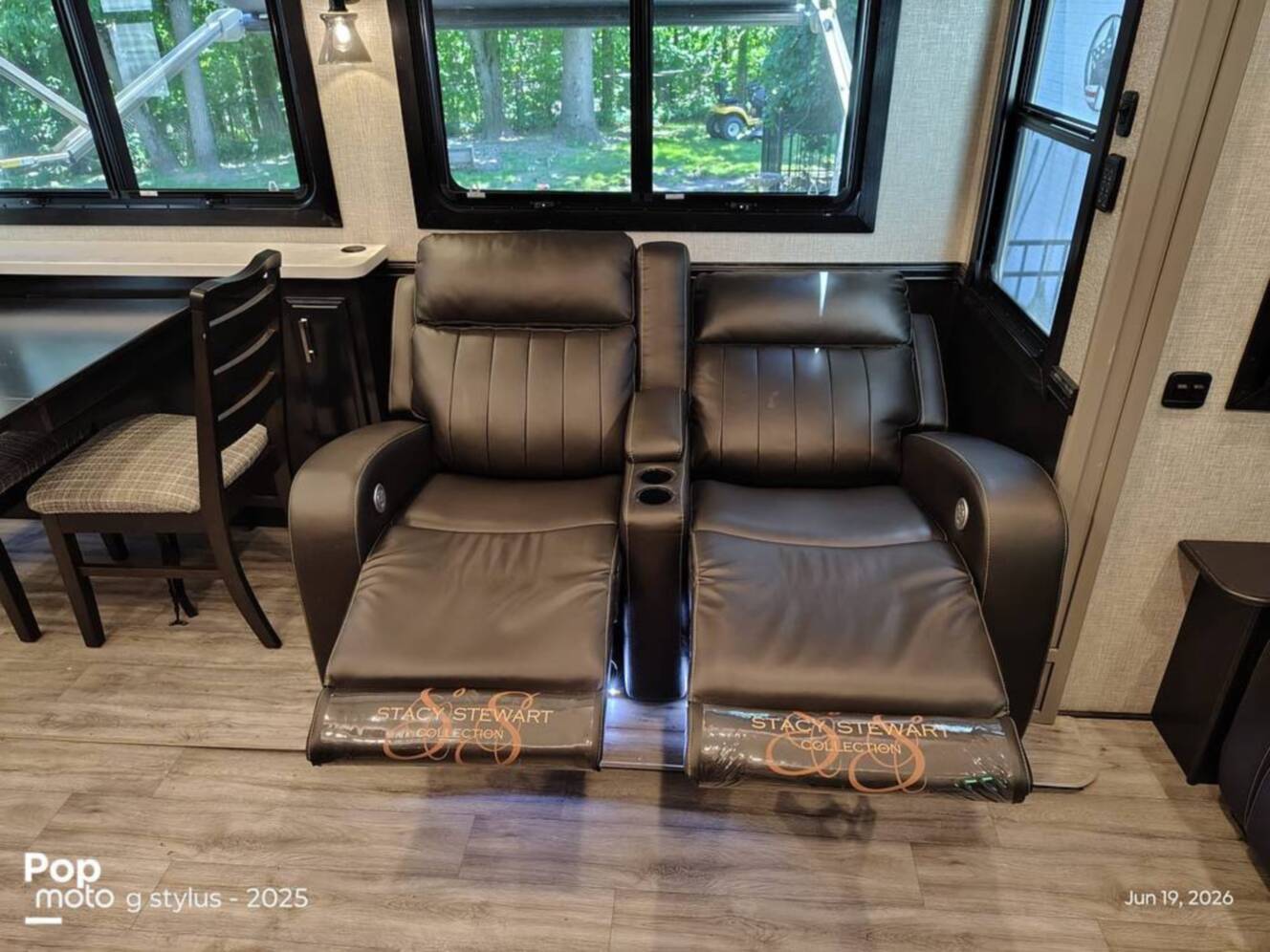 A photo of this 2022 Jayco Pinnacle 36SSWS