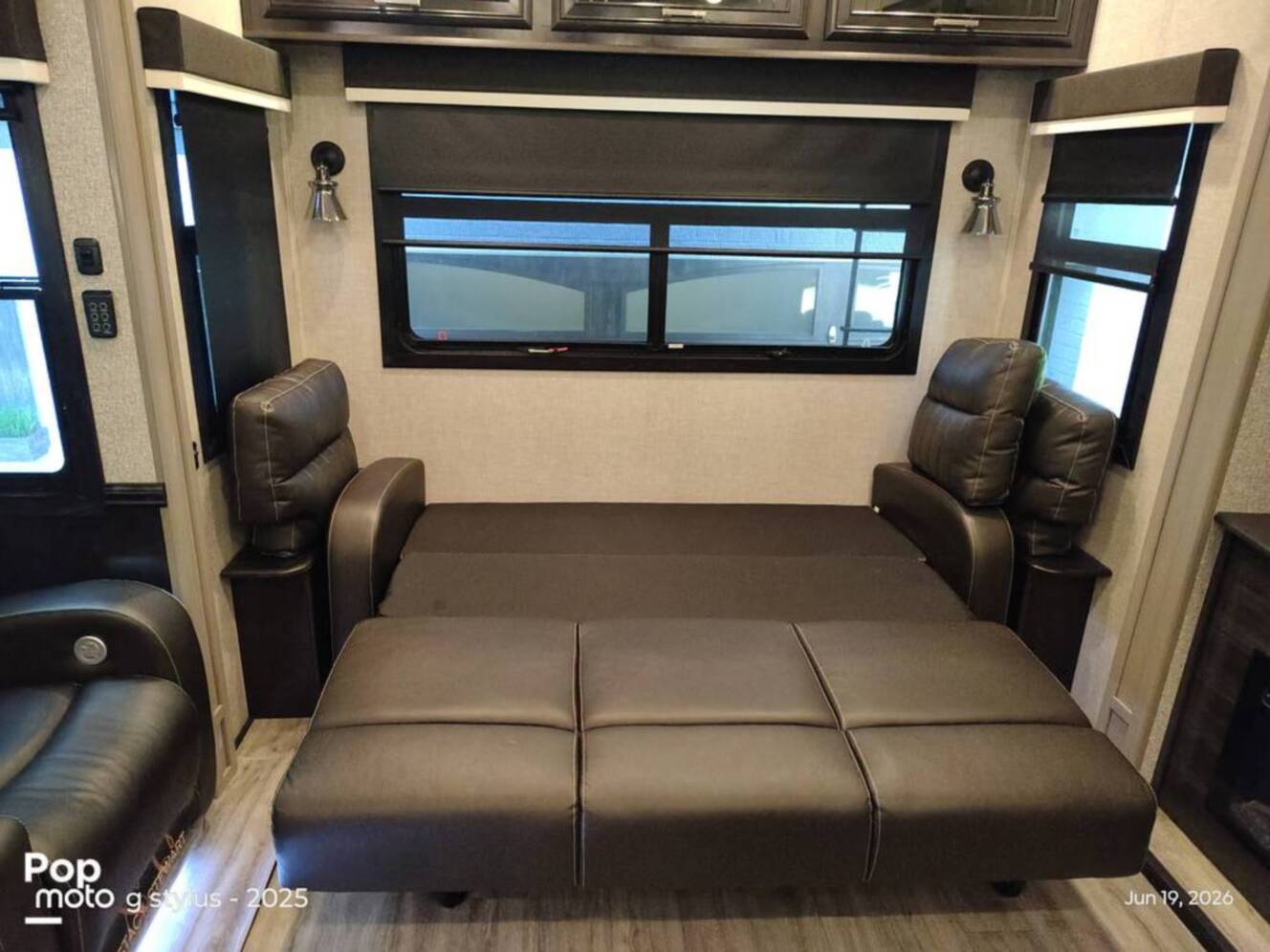 A photo of this 2022 Jayco Pinnacle 36SSWS