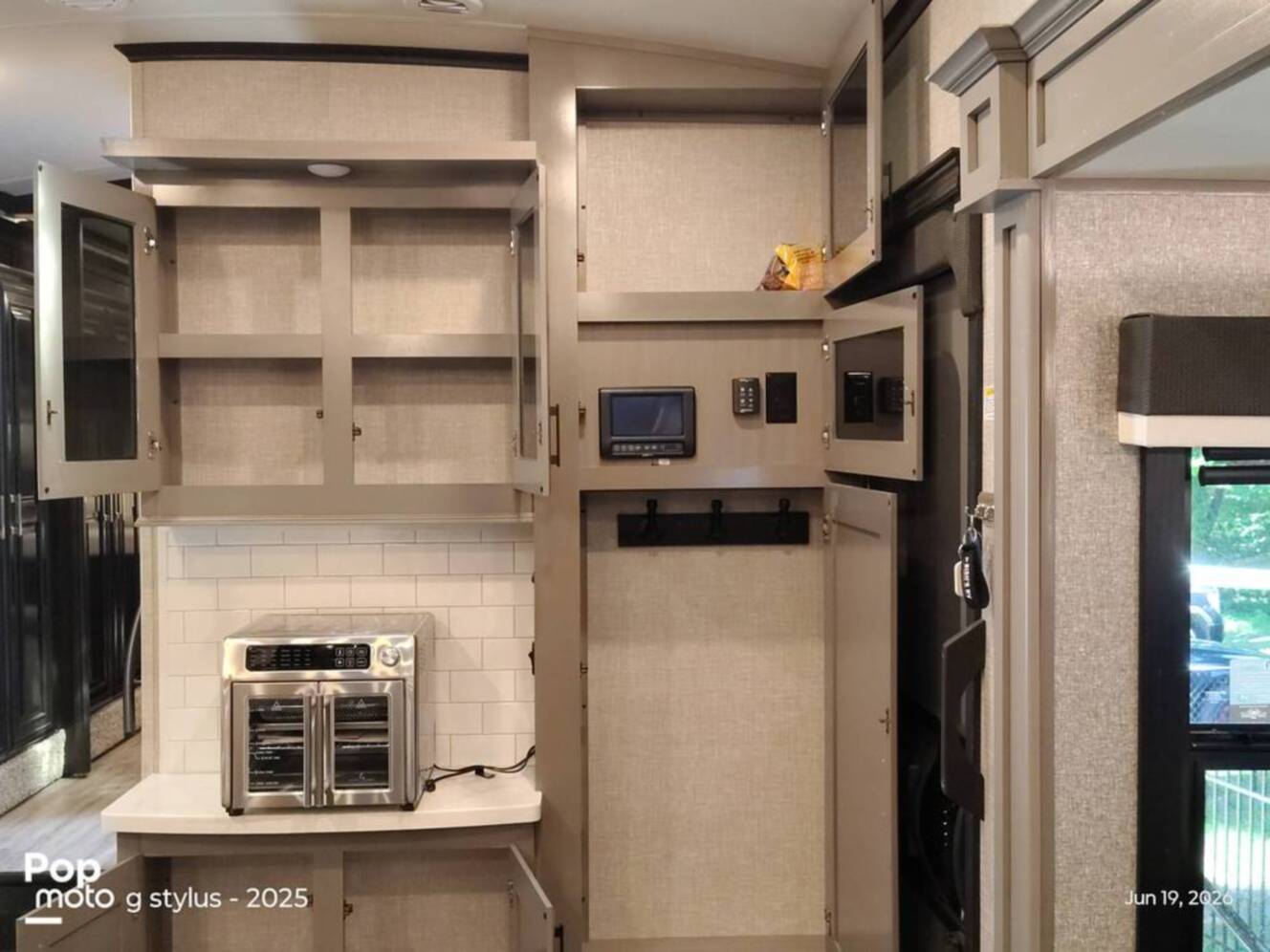 A photo of this 2022 Jayco Pinnacle 36SSWS