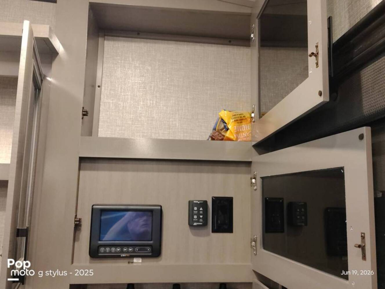 A photo of this 2022 Jayco Pinnacle 36SSWS