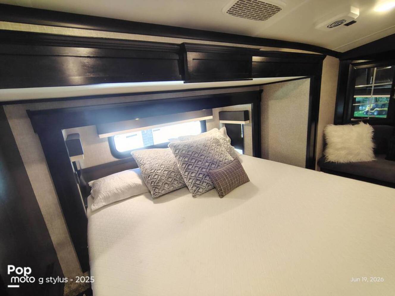 A photo of this 2022 Jayco Pinnacle 36SSWS