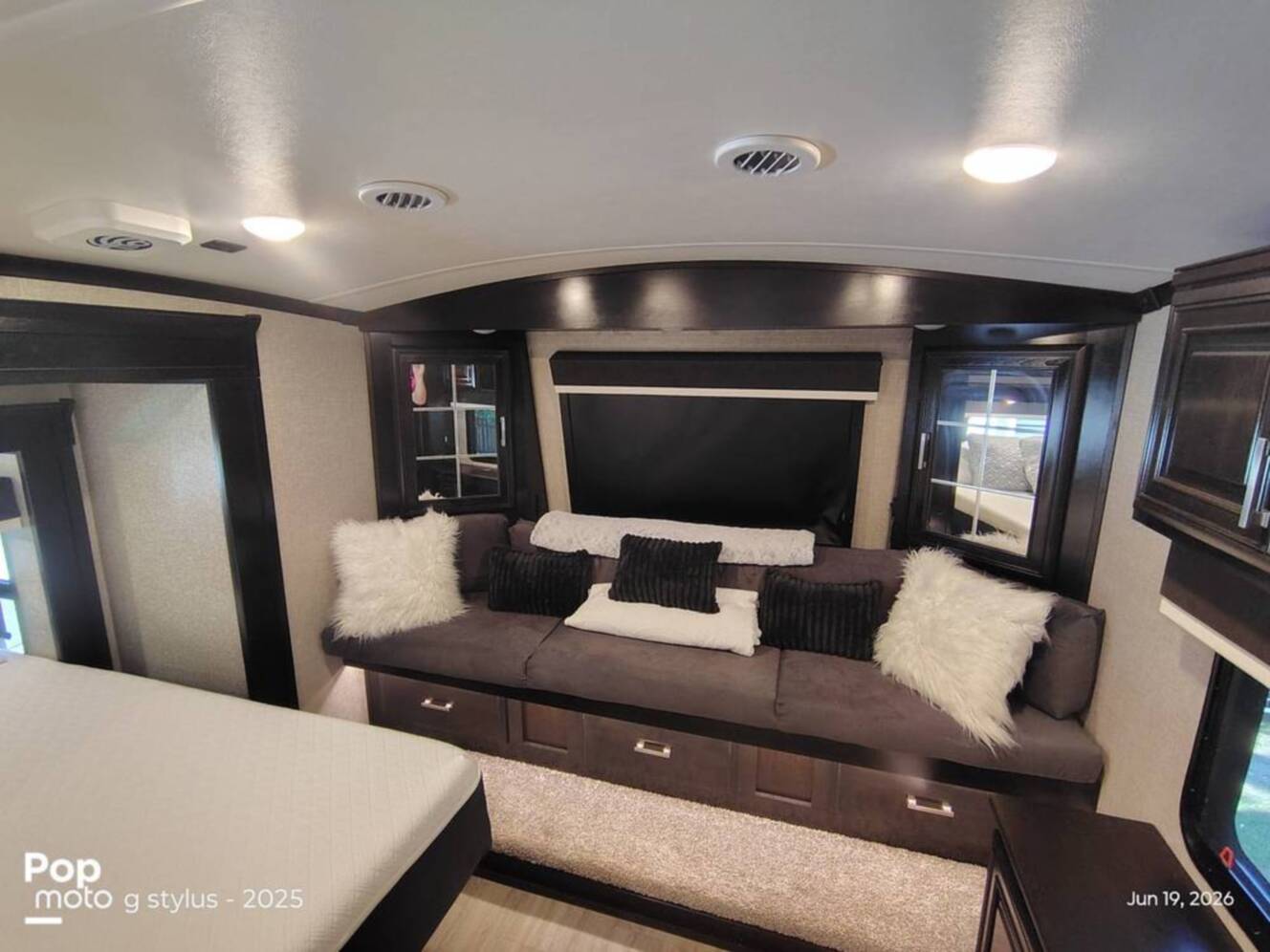 A photo of this 2022 Jayco Pinnacle 36SSWS