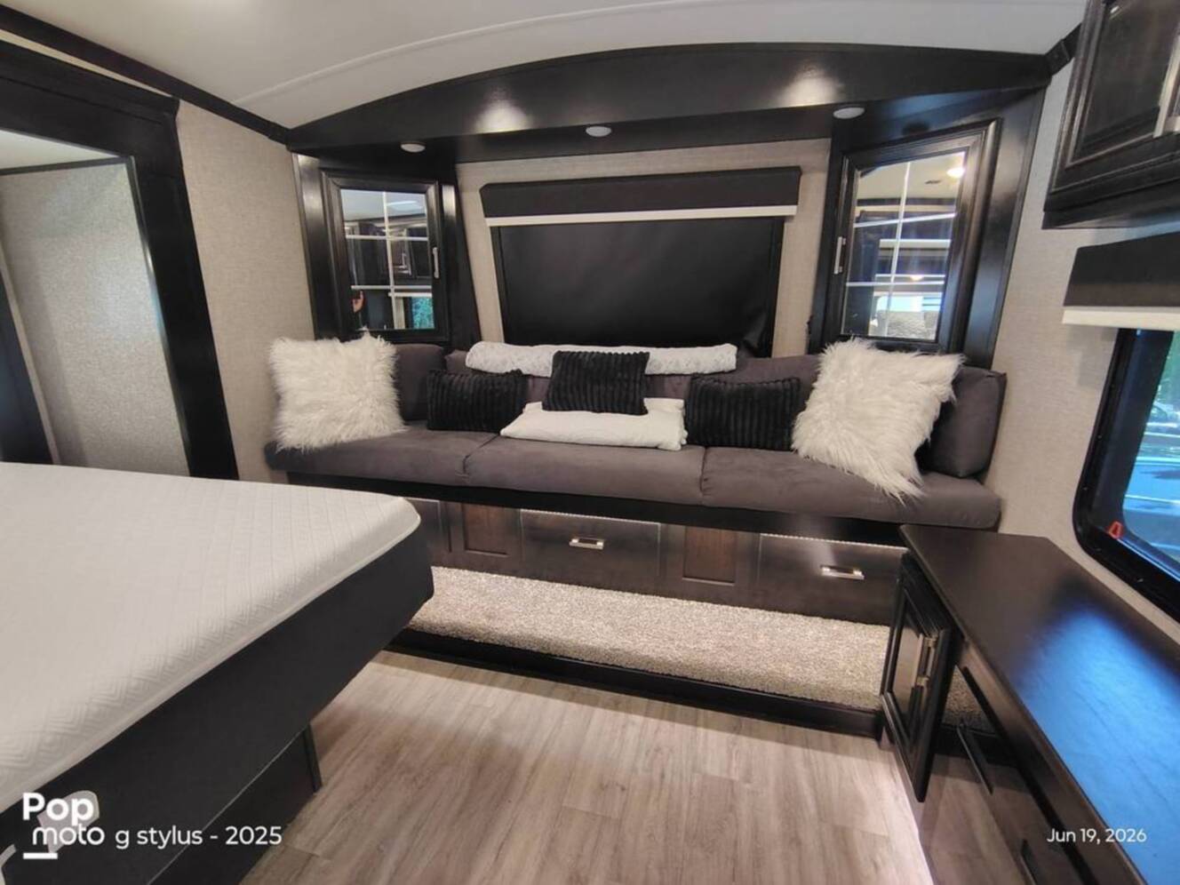 A photo of this 2022 Jayco Pinnacle 36SSWS