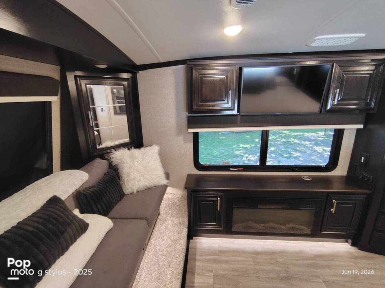A photo of this 2022 Jayco Pinnacle 36SSWS