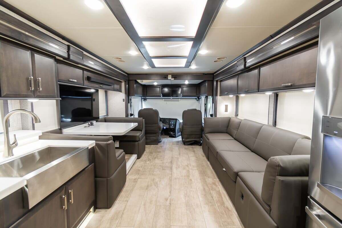 2023 Thor Motor Coach Tuscany 45BX in alvarado TX