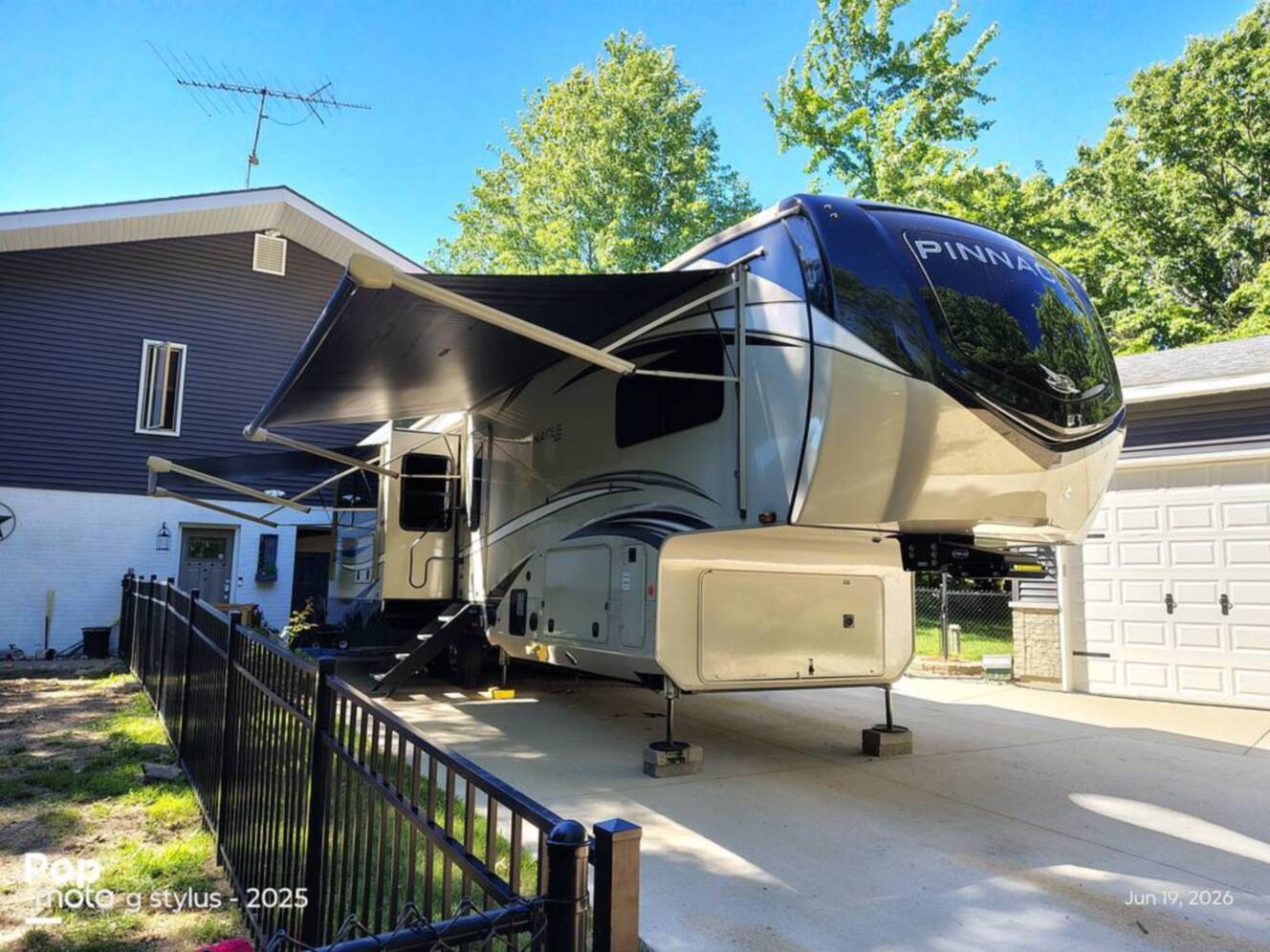 A photo of this 2022 Jayco Pinnacle 36SSWS