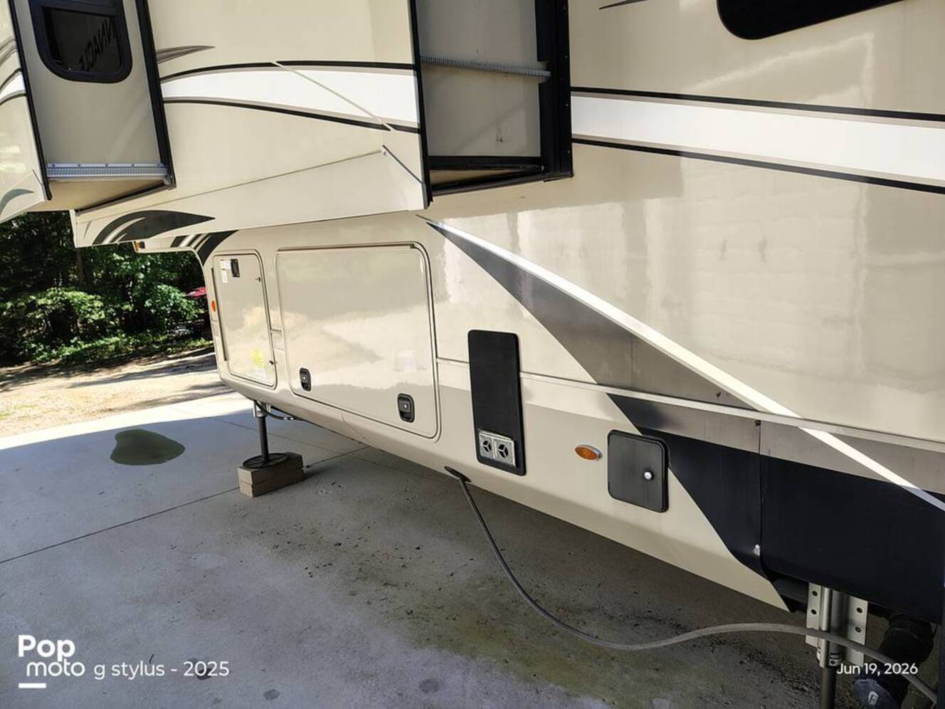 A photo of this 2022 Jayco Pinnacle 36SSWS