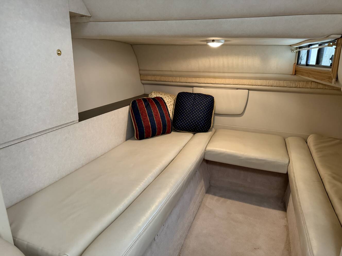 A photo of this 1997 Regal 402 Commodore