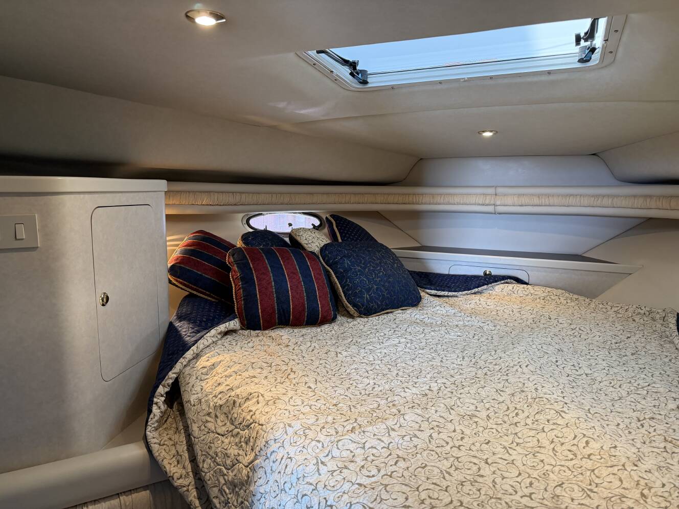 A photo of this 1997 Regal 402 Commodore